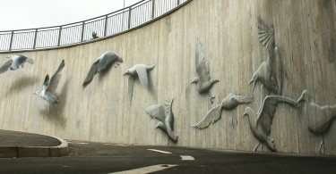 Эфемерные и одновременно реальные птицы от художника Эрона как украшение итальянской улицы