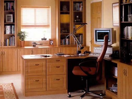 Деревянная отделка стен домашнего офиса в стиле контемпорари