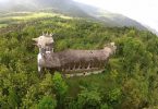 Уникальный дизайн заброшенной «Куриной церкви» на острове Ява