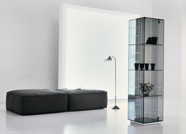 Очаровательный стеклянный шкаф для интерьера помещения