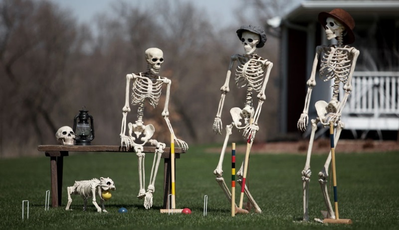 Скелеты играют в крикет