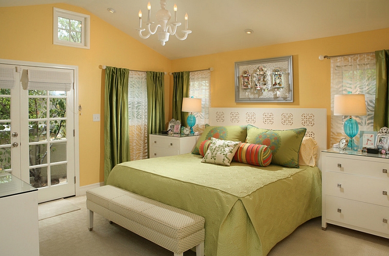 Великолепная спальня с зелеными и желтыми мотивами