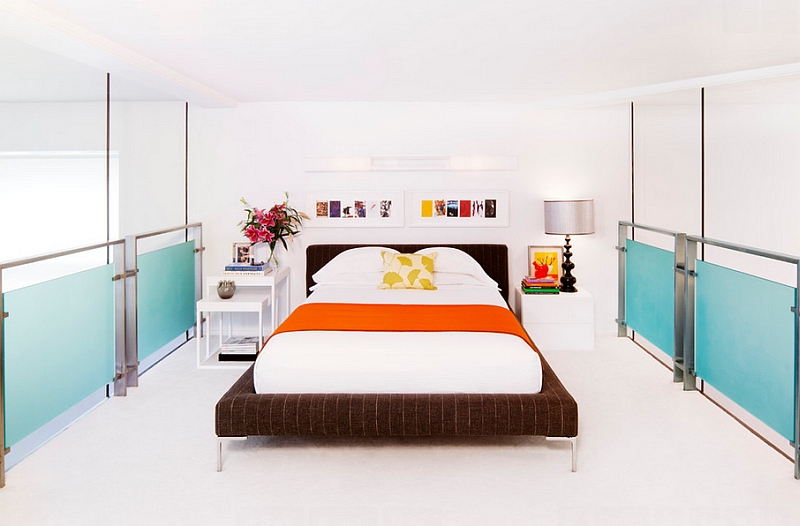 Потрясающая спальня с оранжево-голубыми мотивами