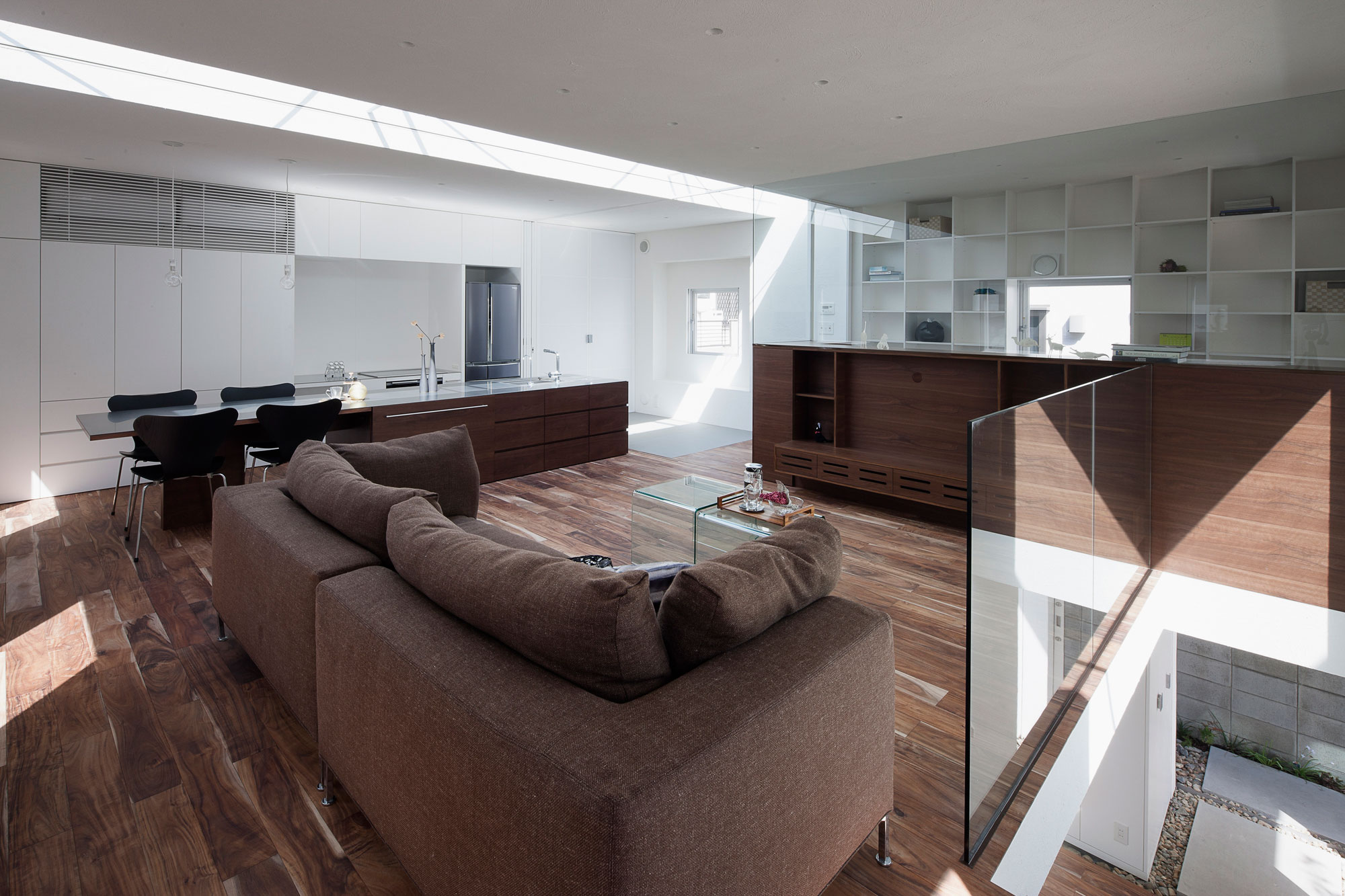 Дизайнерский интерьер дома от от японской компании UID Architects