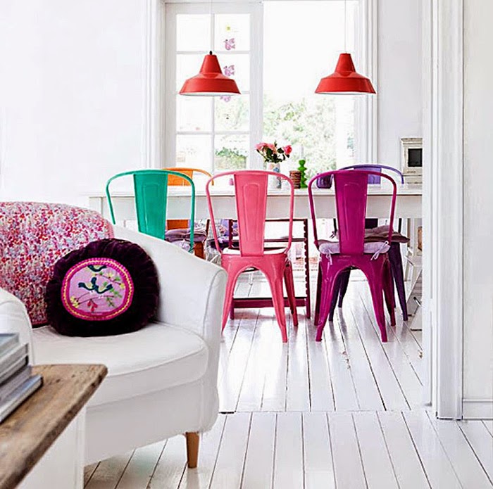 Радужные цвета стульев для столовой