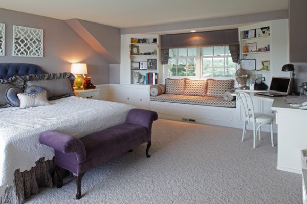 Роскошный интерьер спальни с диваном-подоконником