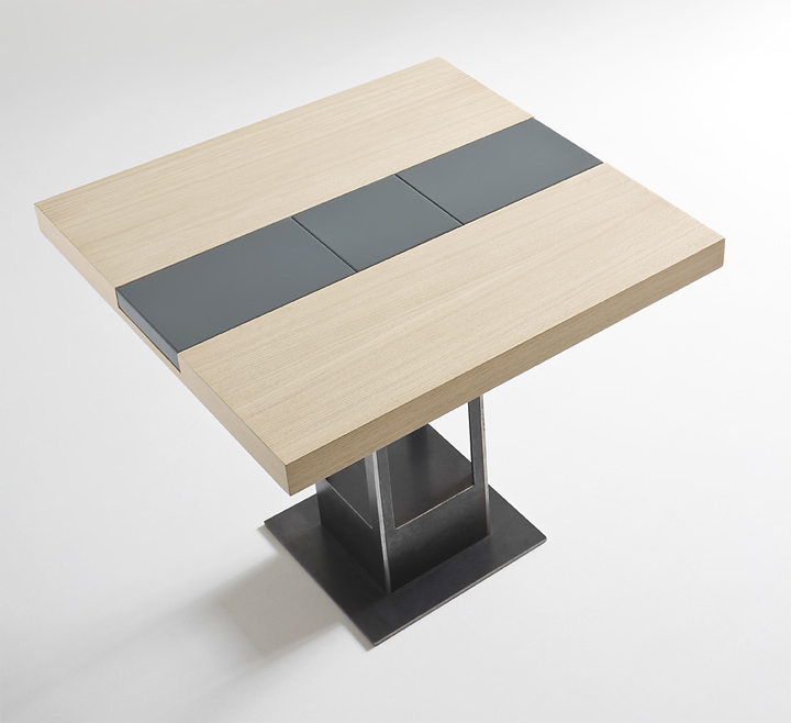 Дизайнерский столик из дерева