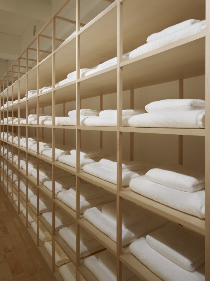 Чудесное хранение полотенец от дизайнеров Kubota Architects & Associates Inc. в Токио