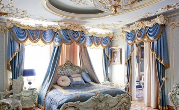 Спальня с балдахинами в стиле рококо