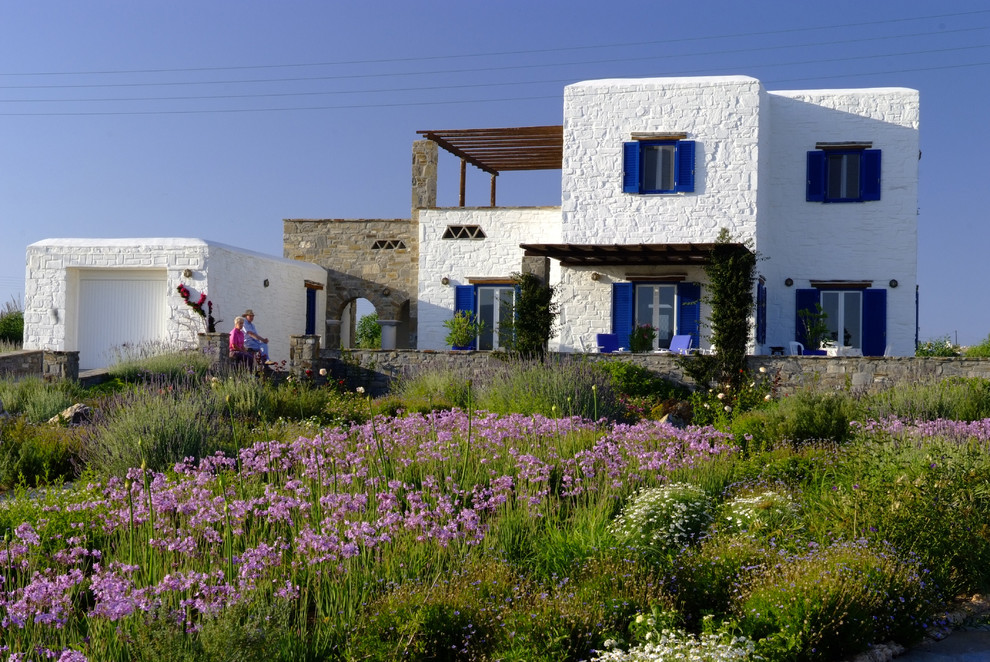 Фасад дома в средиземноморском стиле