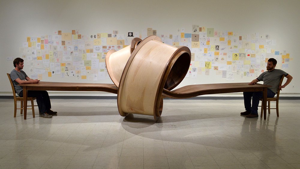 Необычный стол-скульптура от Michael Beitz