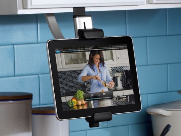 Подставка для iPad на кухне