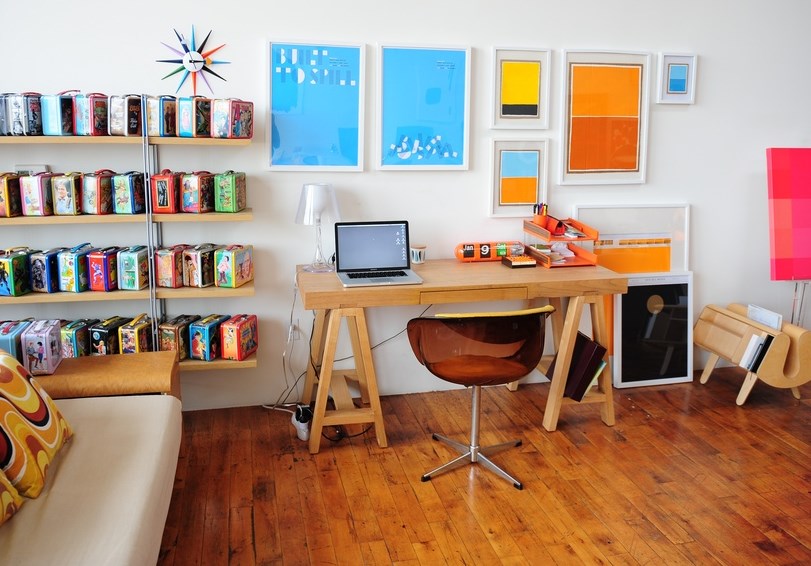 Красочный дизайн в интерьере домашнего кабинета