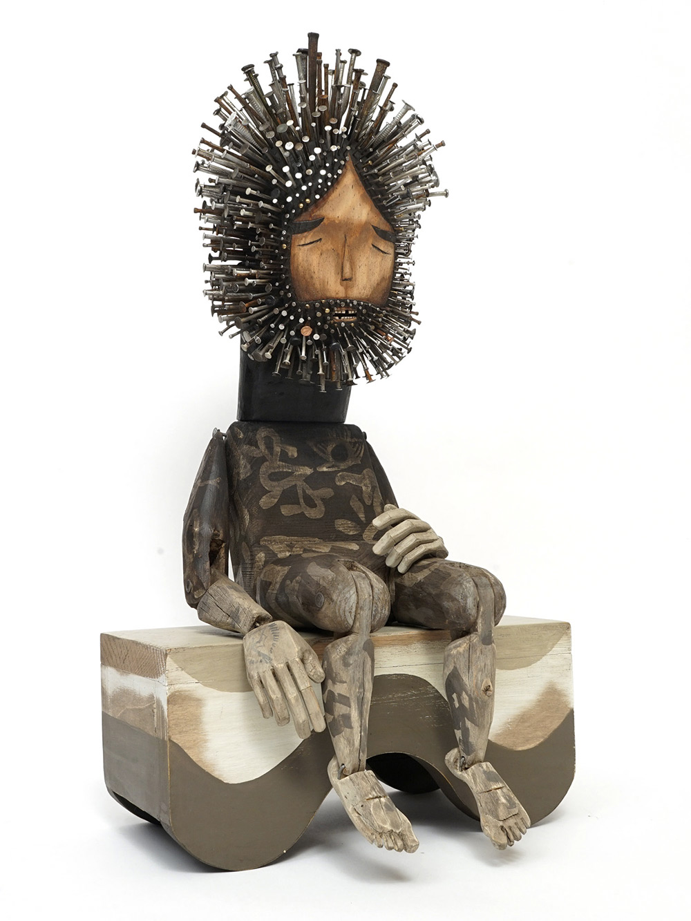 Хайме Молина: очаровательные деревянные фигурки грустных бородачей
