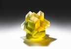 Джионг Ли: полупрозрачные геометрические скульптуры из цветного стекла