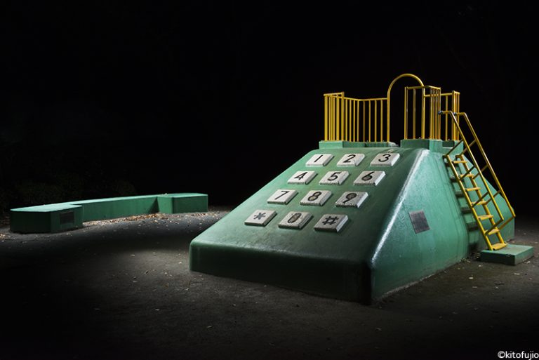 Детские игровые площадки в серии фотографий Кито Фудзё