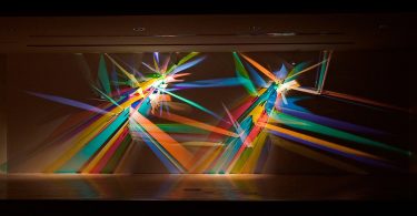 Светографика Стивена Кнаппа: радужные физические инсталляции из нематериальной субстанции