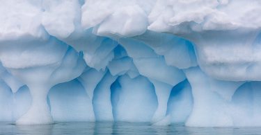 Джулиана Кост: голубые льды Антарктиды в потрясающей серии фотографий