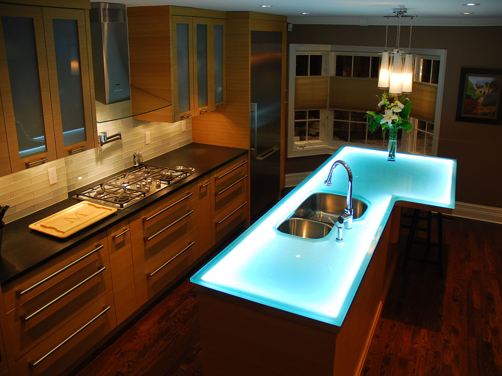 Кухонная столешница с неоновой подсветкой