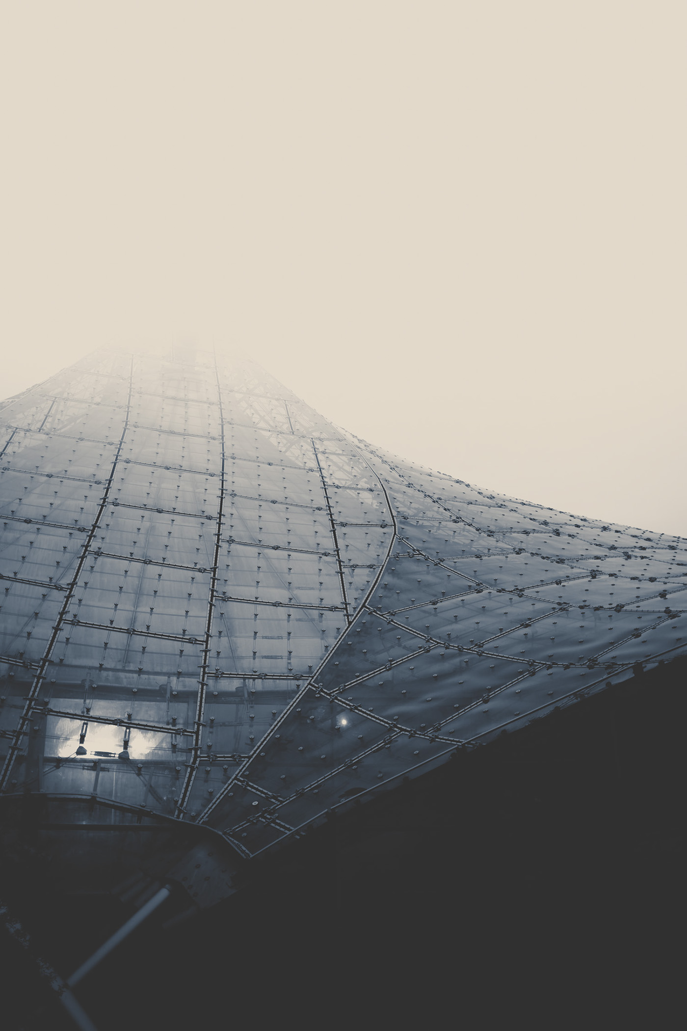 Космические корабли: фотографическое исследование современных архитектурных форм от Ларса Стигера