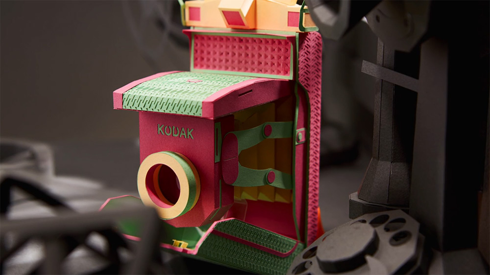 Ли Цзи-Хи: антикварные плёночные фотоаппараты из цветной бумаги
