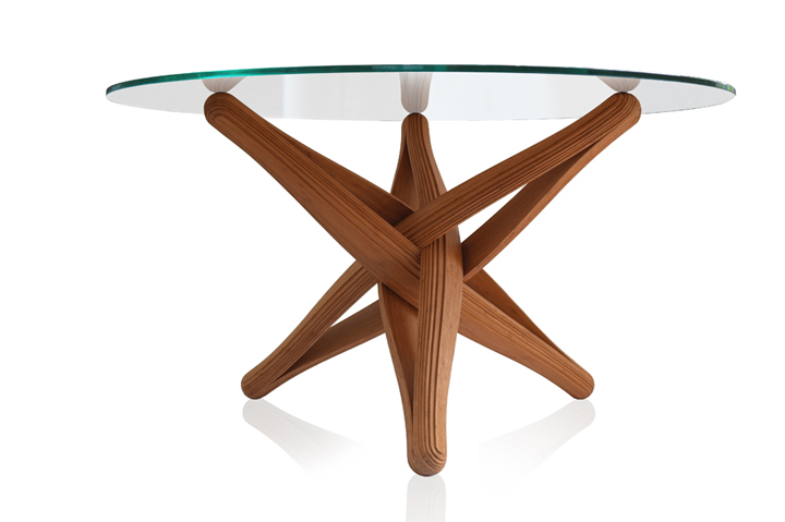 Красивый стол из бамбука под названием LOCK