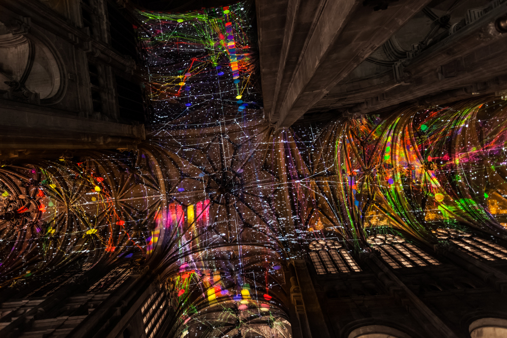 Небесные своды: интерактивная инсталляция виртуальной реальности от Мигеля Шевалье