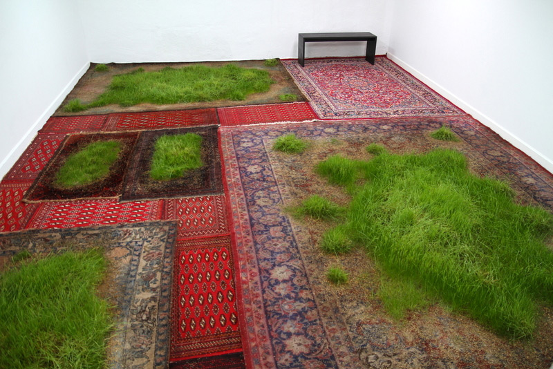 Зелёные газоны на персидском ковре: художественные метафоры бренности бытия от Мартина Рота