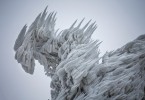 Марко Корошек: скульптурная мастерская ветра, снега и льда на вершине горы Яворник в эффектных фотографиях