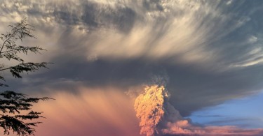 Мартин Гек: покадровая съёмка извержения чилийского вулкана Кальбуко
