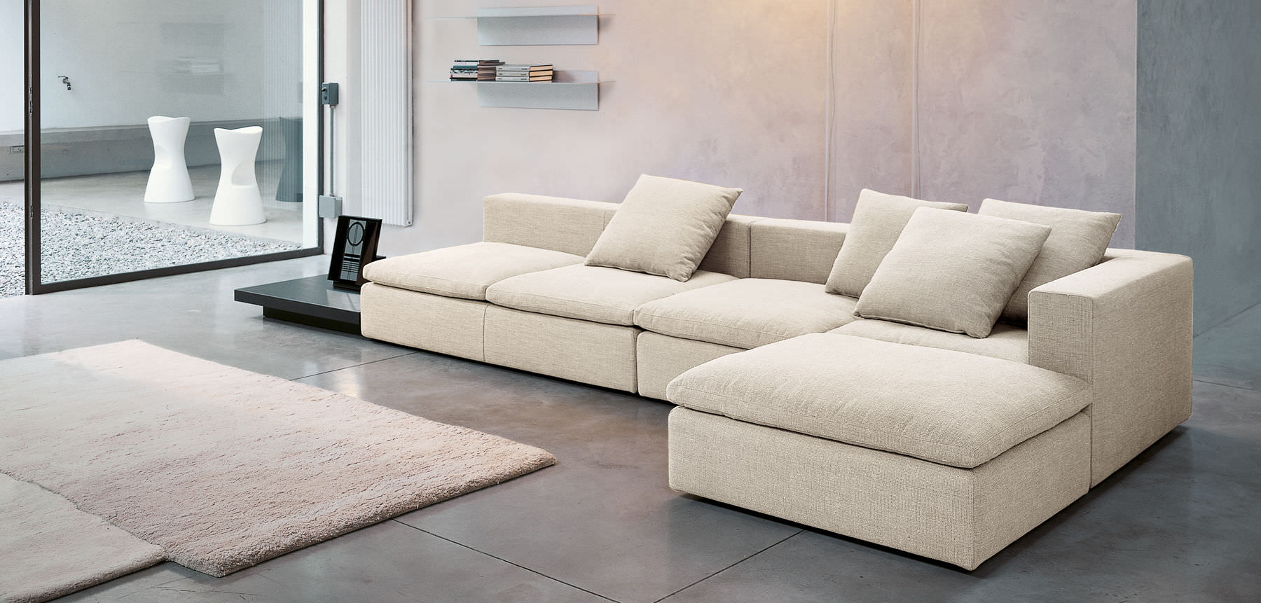 Уникальный мягкий угловой диван в интерьере