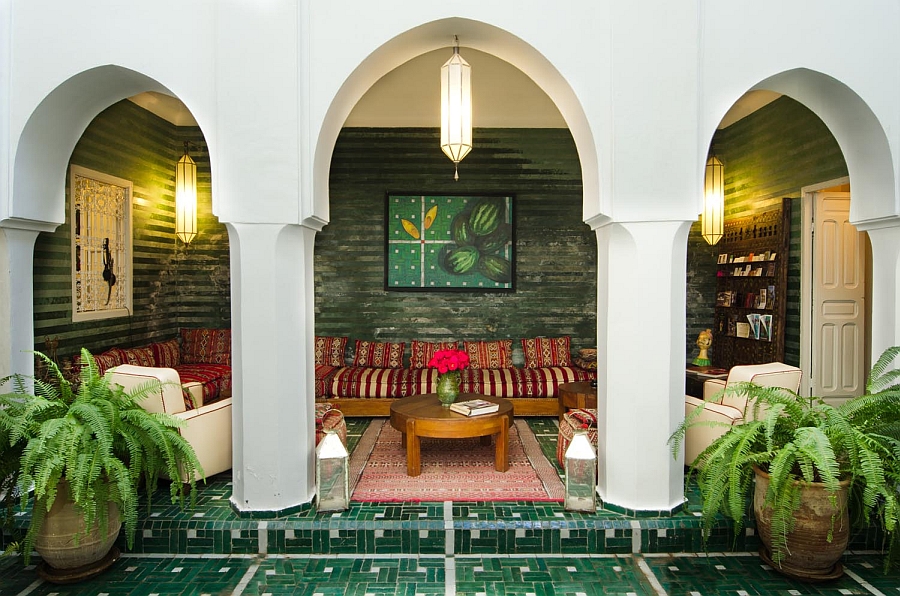 Великолепное оформление патио - двор в марокканском стиле