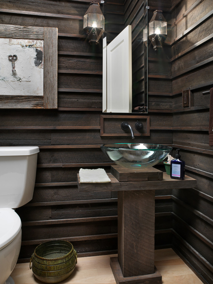 Деревянная отделка в туалете от Andrew Melaragno