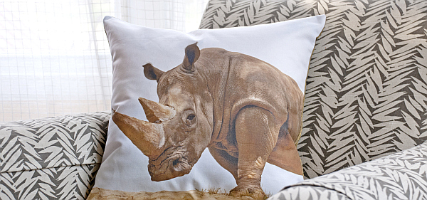 Декоративная подушка с изображением носорога