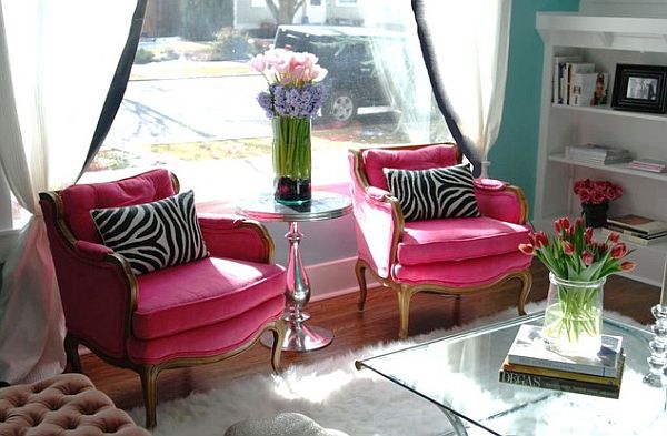 Розовые кресла в интерьере
