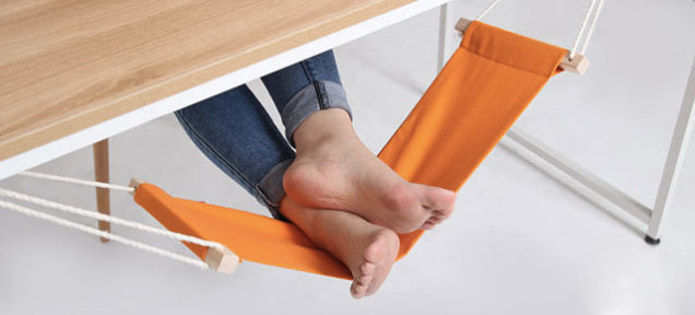Полезные гаджеты: Подставка для ног под столом