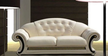Красивый белый кожаный диван