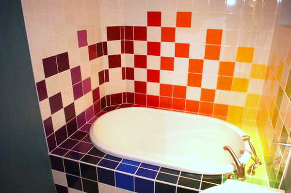 Роскошное оформление интерьера ванной комнаты в радужных цветах