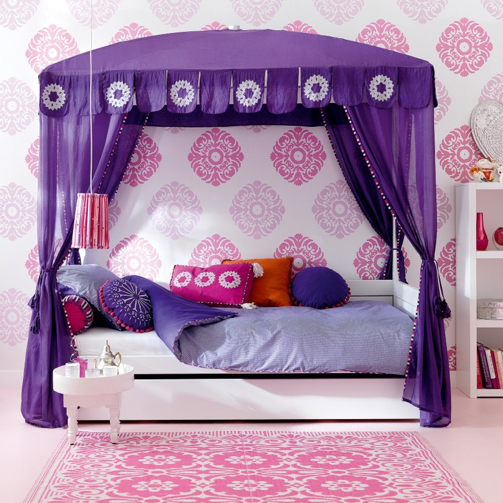Кровать с шторами для девочки