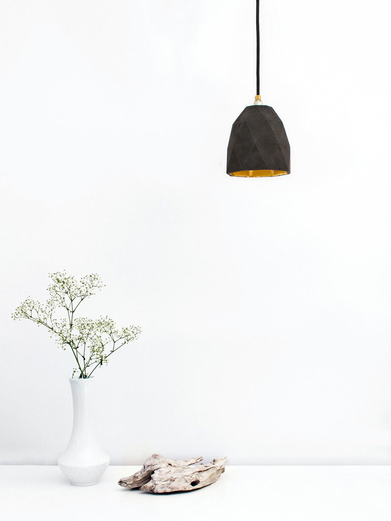 Черный подвесной светильник Triangulate от баварского дизайнера Stefan Gant