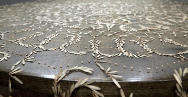 Рена Дитрикс: тонкая прозрачная скатерть с вплетёнными семенами