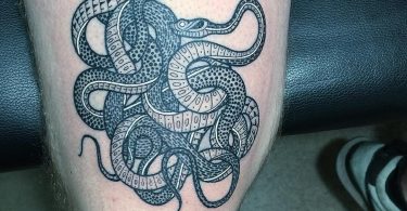 чёрно-белые татуировки от Мирко Сата: замысловатые композиции из змей, цветов и геометрических узоров