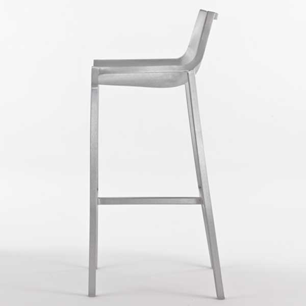 Современный стул из алюминия