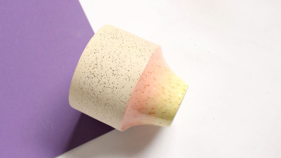Cовременная декоративная керамика - цветочный горшок с гадиентом цвета от Linsey Hampton