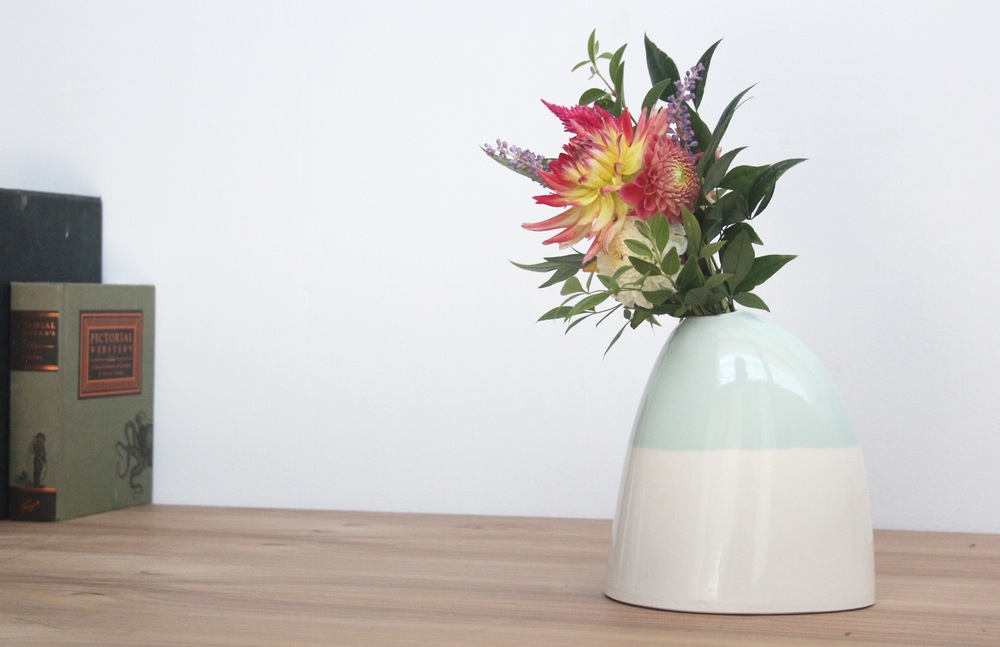 Cовременная декоративная керамика - оригинальная ваза пастельных тонов от Bean и Bailey