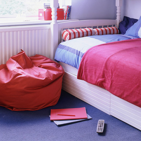 Создание уюта в комнате: ярко-розовое кресло-мешок