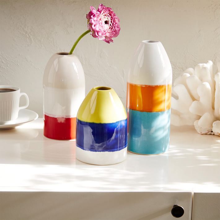 Керамические вазы с разноцветными полосами