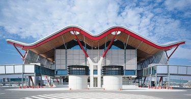 Стиль хай-тек в архитектуре терминала аэропорта Мадрида