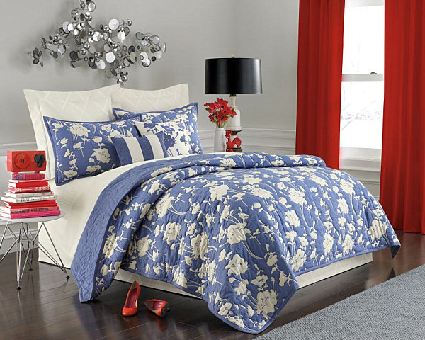 Синее постельное бельё с цветочным узором