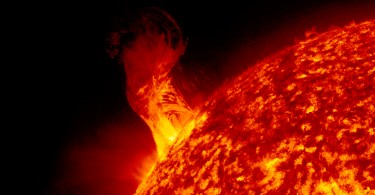 Пятна и вспышки на Солнце: кадры из видео от Обсерватории динамики Солнца